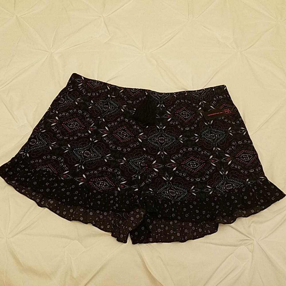 Ruffled soft shorts